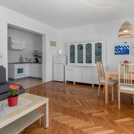 Lovely Apartment In Novi Vinodolski With Wifi المظهر الخارجي الصورة